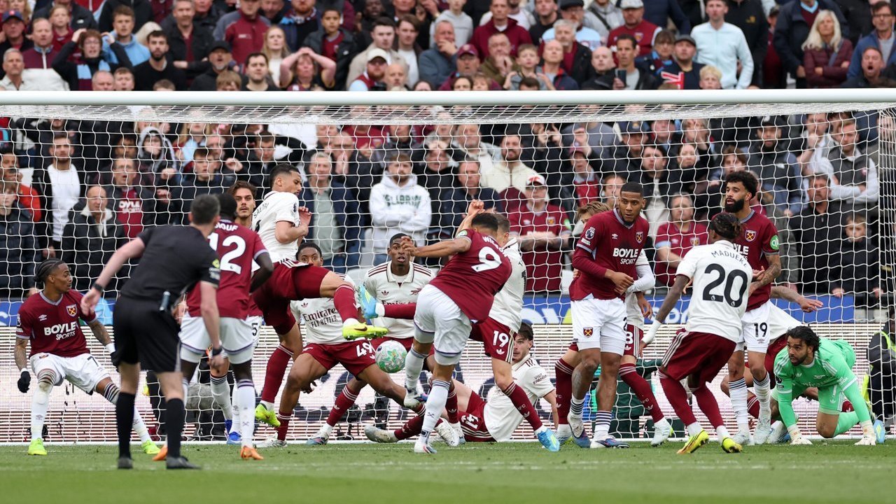 West Ham Degradasi, MU Kebut Transfer Pemain The Hammers Ini