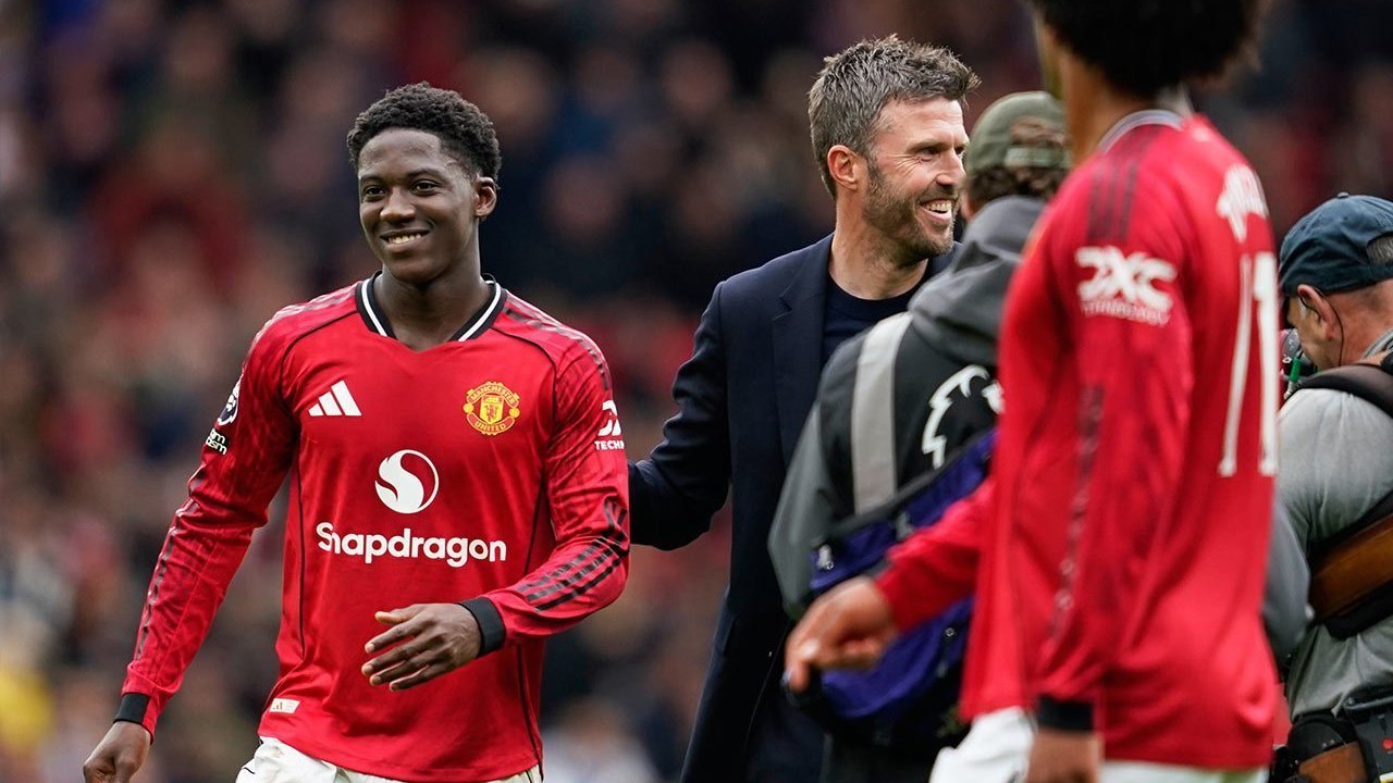 Meragukan Michael Carrick di Man United? Lihat Buktinya di Kobbie Mainoo