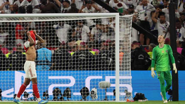 Arsenal Kandas Dramatis dari PSG di Final Liga Champions, Momen Gabriel Gagal Eksekusi Penalti Disamakan dengan John Terry di Tahun 2008