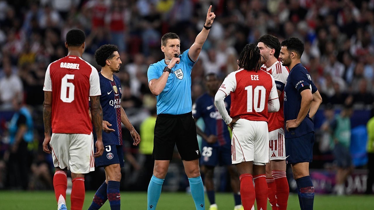 Wasit Menghukum Arsenal di Final Liga Champions