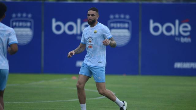 Layvin Kurzawa Resmi Tinggalkan Persib, Kirim Ucapan Perpisahan yang Menyentuh