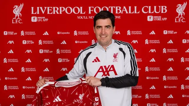 Liverpool Secara Resmi Perkenalkan Andoni Iraola sebagai Manajer Pengganti Arne Slot