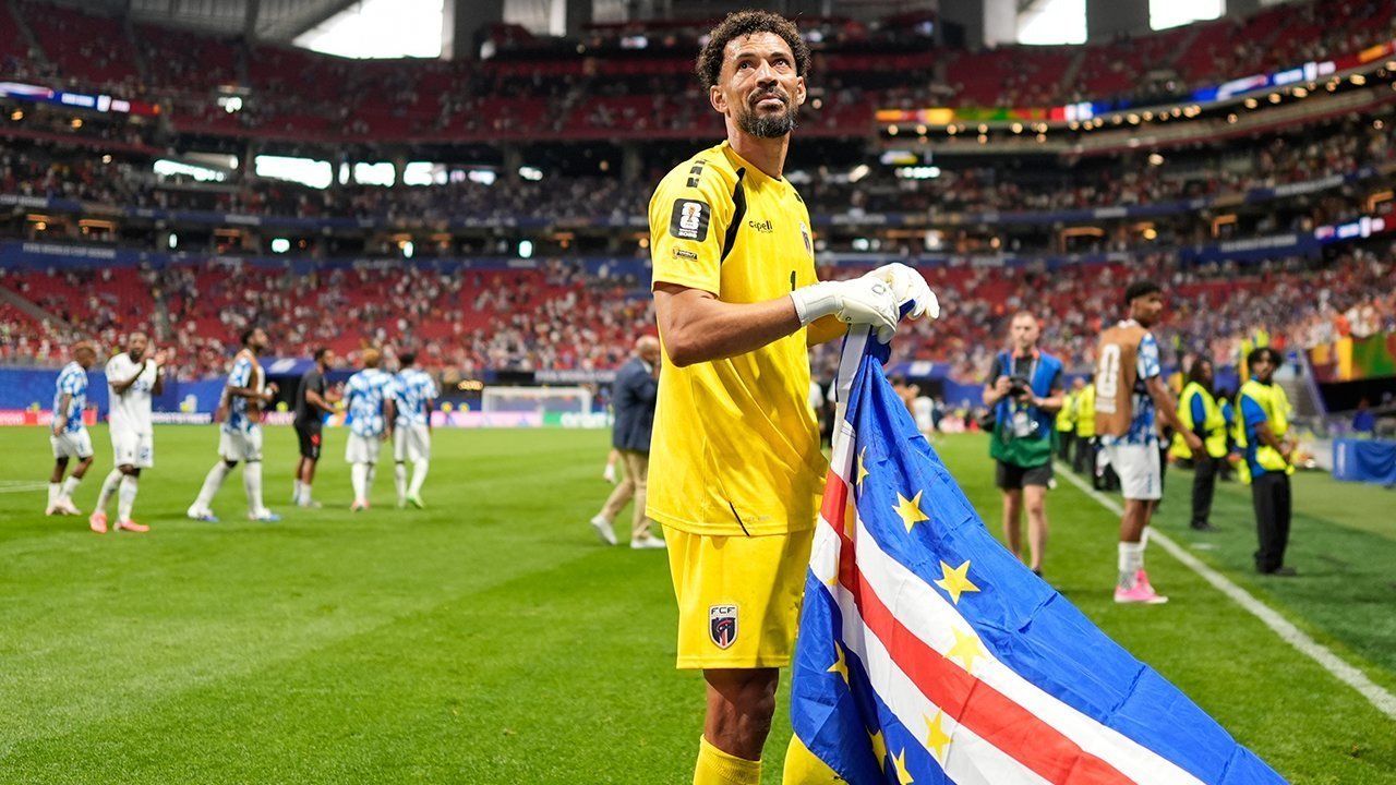 Tangisan Kiper 40 Tahun yang Bikin Spanyol Frustrasi, Vozinha Pahlawan Cape Verde