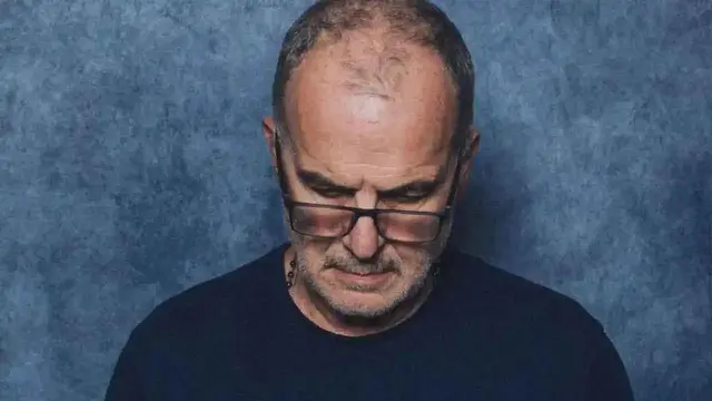 Alasan Pelatih Timnas Uruguay Marcelo Bielsa Tidak Melihat Kamera pada Sesi Pemotretan Resmi Piala Dunia 2026: Saya Bukan Model!