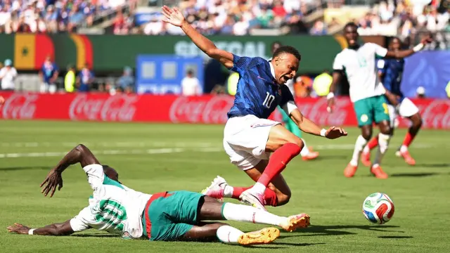 Kontroversi di Piala Dunia 2026, Kylian Mbappe Dijatuhkan Sadio Mane tetapi Prancis Tak Dapat Penalti