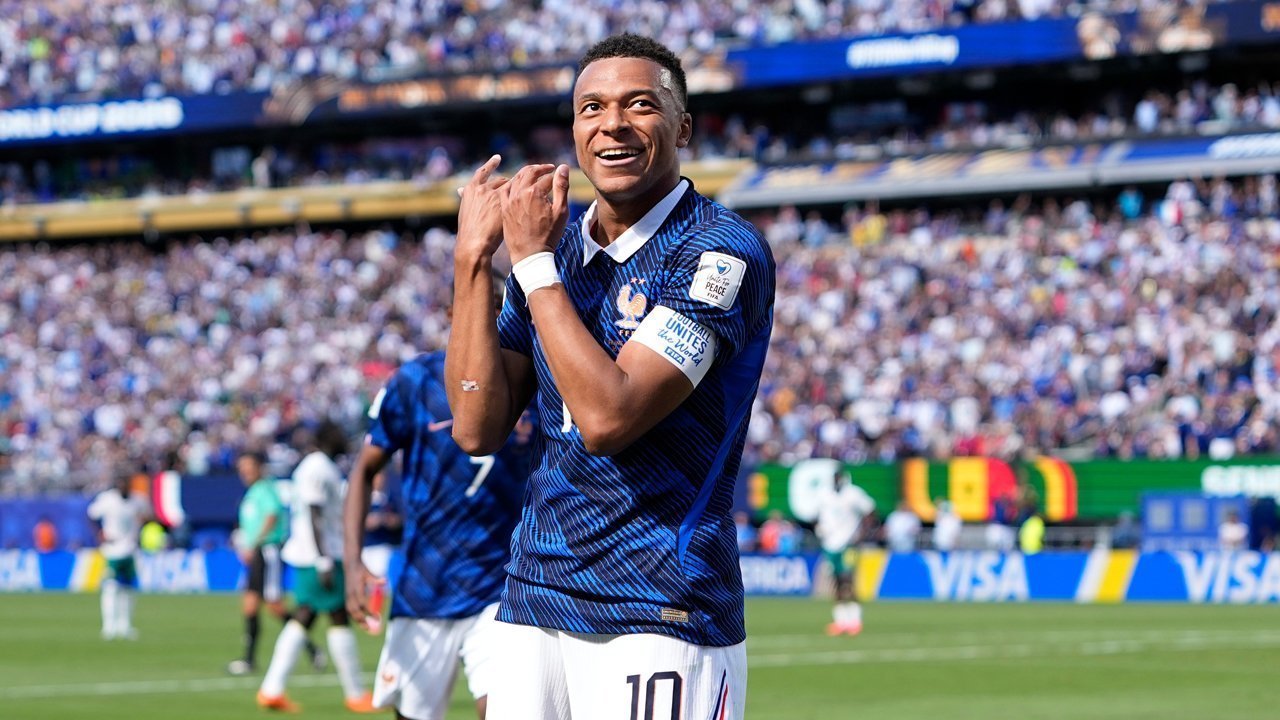 Terungkap! Inilah Arti di Balik Selebrasi Tiup Seruling Kylian Mbappe di Laga Prancis vs Senegal