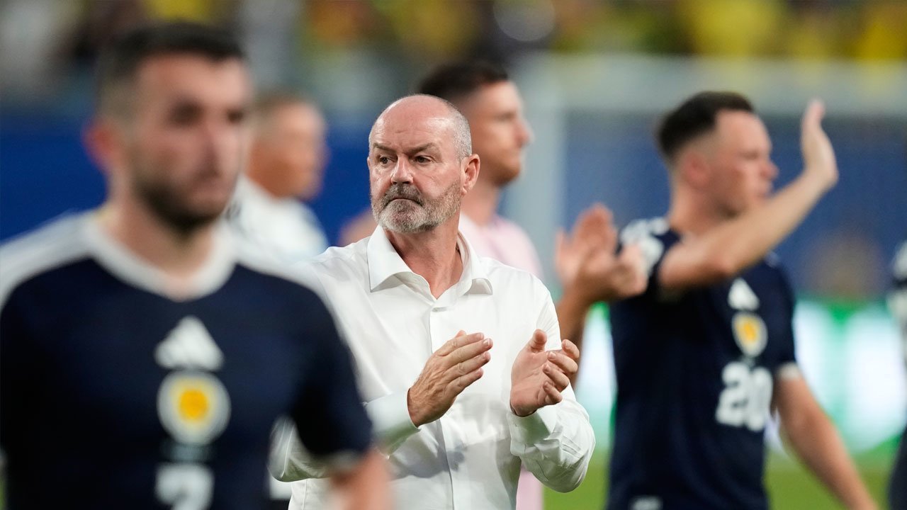 Skotlandia Tersingkir, Steve Clarke Undur Diri