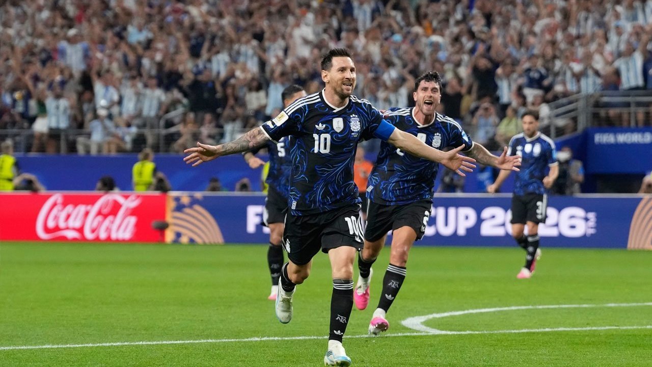 Lionel Messi Terus Berlari Mengejar Puncak yang Sudah Pernah Ia Taklukkan