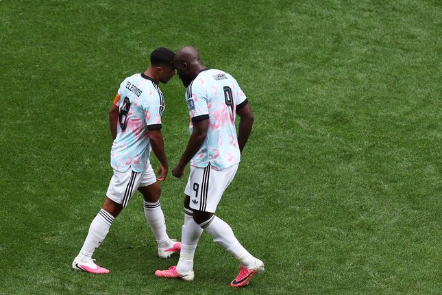 Kenapa Tielemans yang Ambil Penalti, Bukan Lukaku?