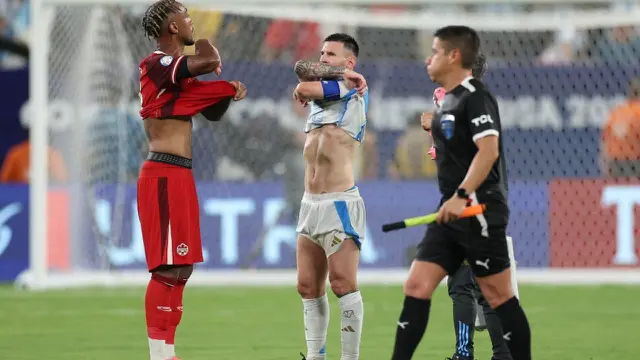 Di Balik Tradisi Bertukar Jersey, Ada Kisah yang Sudah Berusia Hampir Seabad