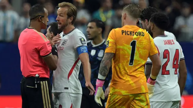 Nyaris Kena Sial, Harry Kane Lolos dari Kartu Merah Konyol di Semifinal Piala Dunia 2026 Gara-Gara Tutup Mulut