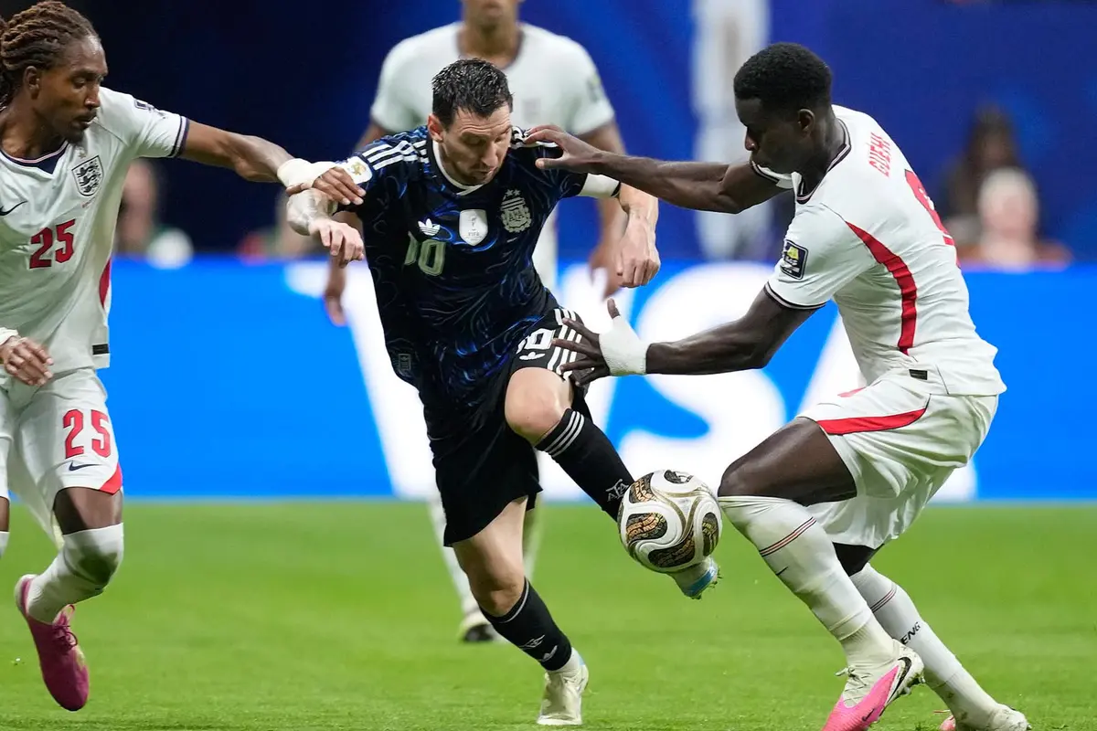 Marc Guehi Sela Wawancara Lionel Messi usai Argentina Lolos ke Final Piala Dunia 2026: Semoga Juara Ya!