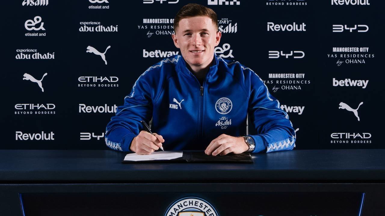Sah! Elliot Anderson Resmi Berseragam Manchester City