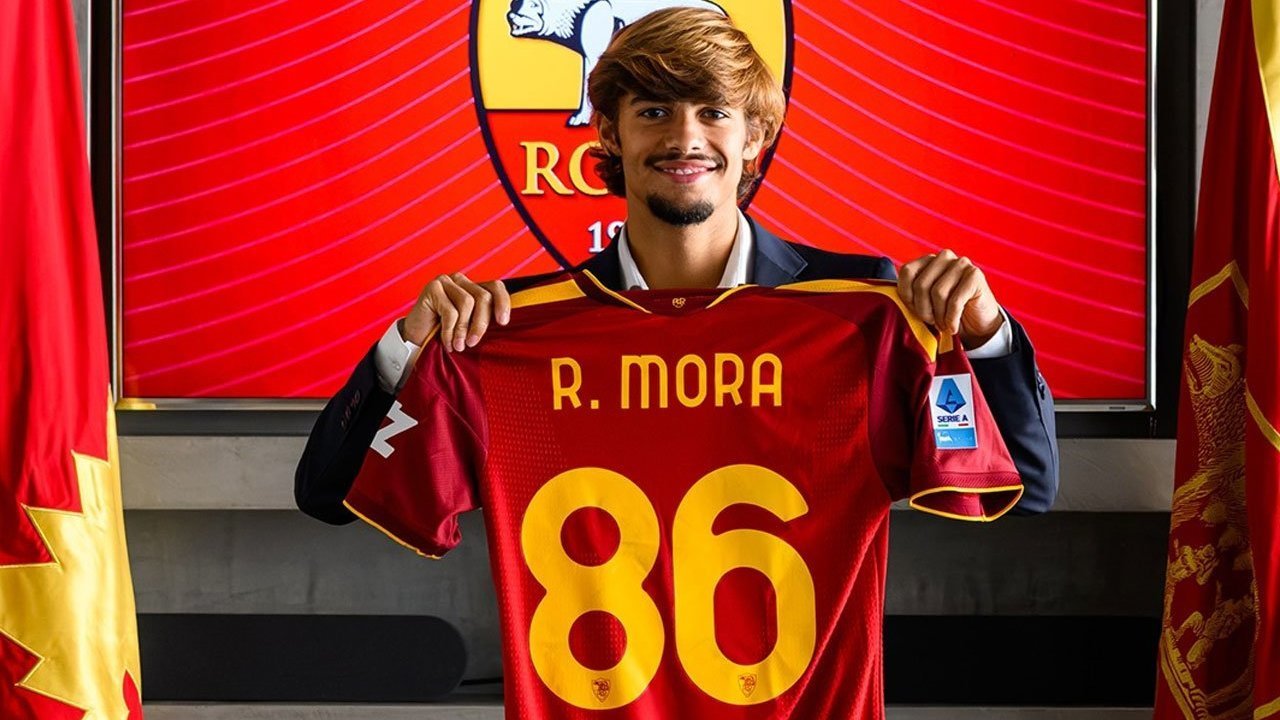 AS Roma Cetak Sejarah Unik Usai Rodrigo Mora Kenakan Nomor 86