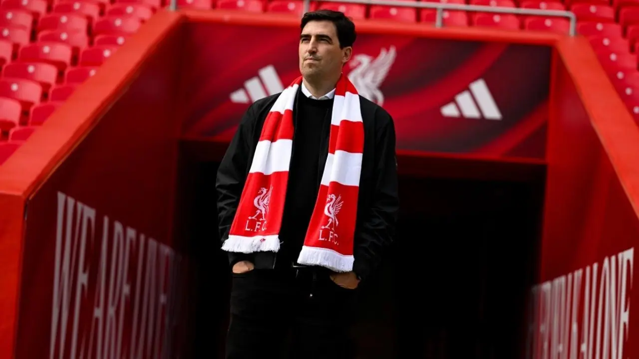 Victor Munoz dan Perubahan Lini Tengah Liverpool Bikin Andoni Iraola Dilema