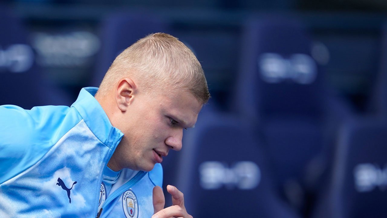 Erling Haaland Kini Berambut Cepak, Ada Makna Besar di Balik Perubahannya