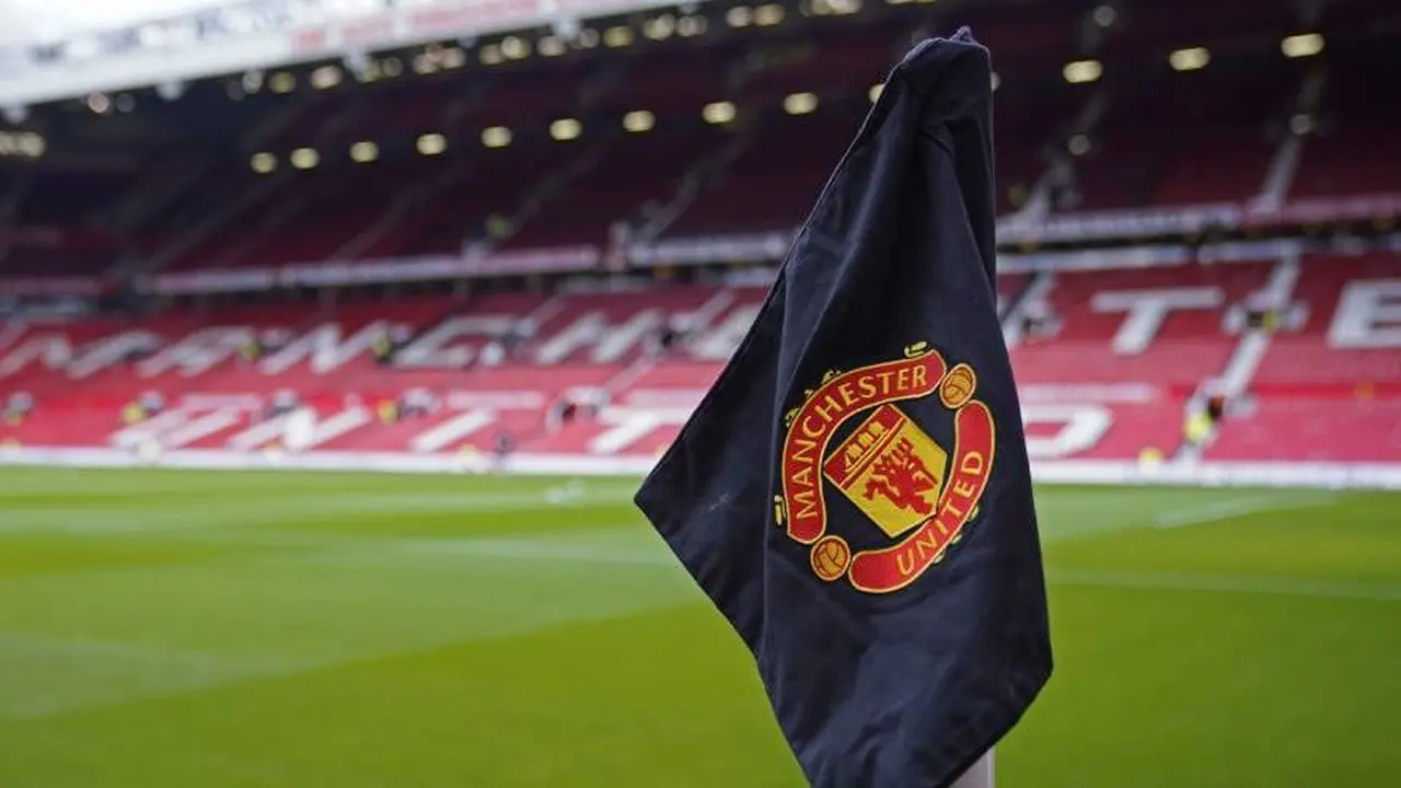 Bek Kiri Alternatif untuk Manchester United setelah Alejandro Balde Memilih Bertahan di Barcelona
