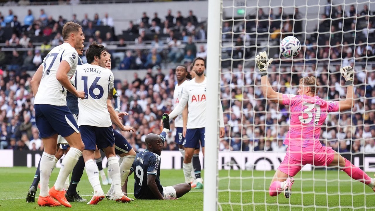 Tottenham yang Menolak Panik
