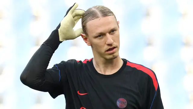 Persaingan kiper PSG kembali memanas! Matvei Safonov berada di bawah tekanan saat Lucas Chevalier mengincar kembali posisi nomor satu